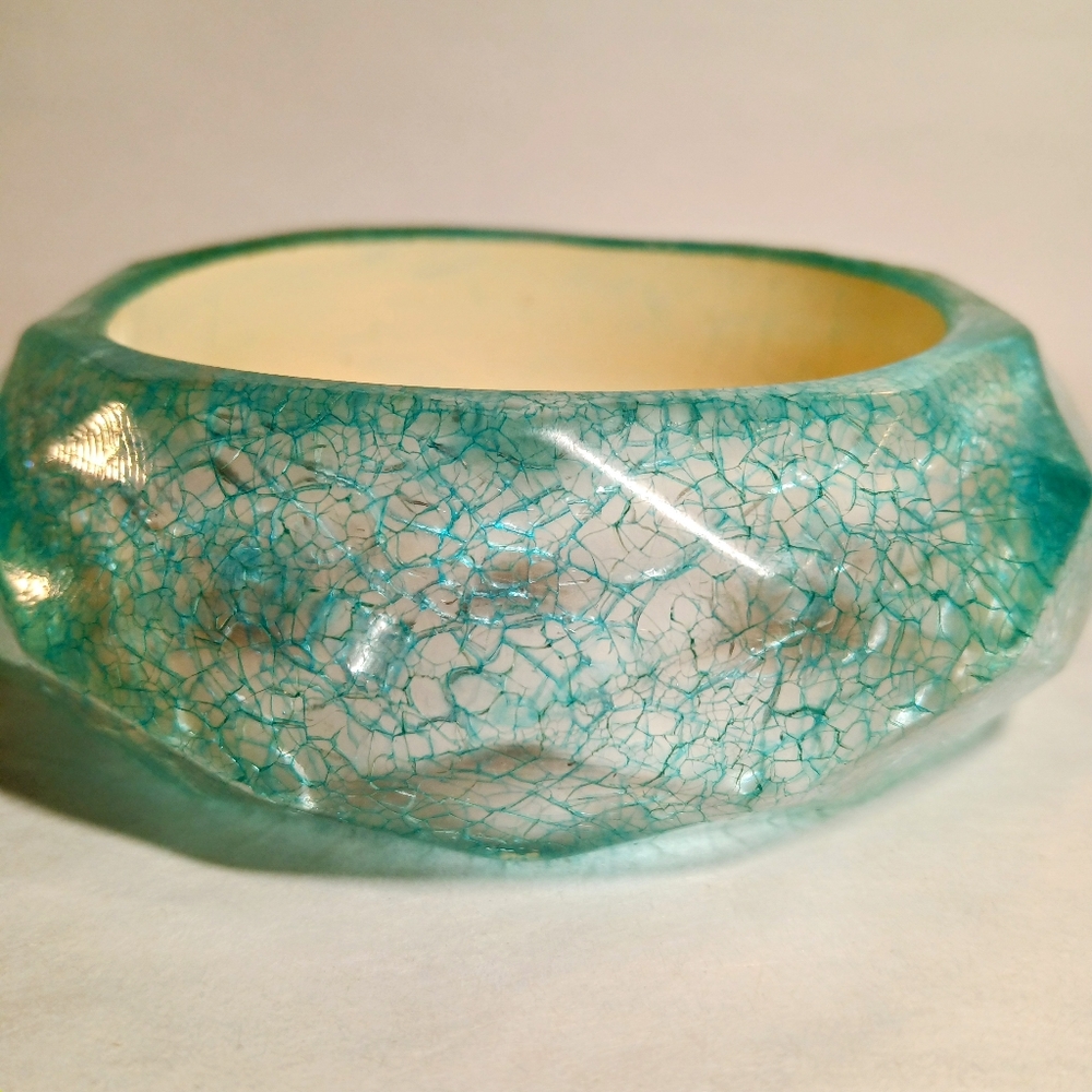 Vintage Clear Aqua Blue Lucite Chunky Diamond Cut Swirl Bangle Bracelet